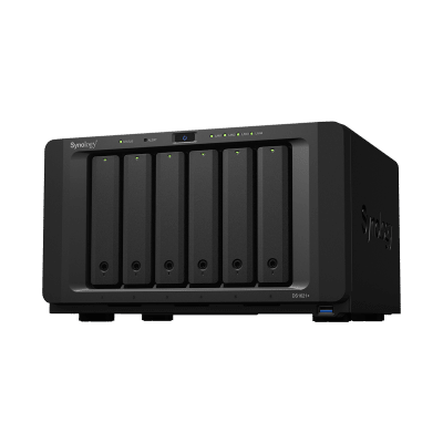 NAS Synology DiskStation DS1621+ | 6 Bahías | Procesador AMD Ryzen V1500B | 4 GB DDR4 ECC | Expansión Hasta 16 Bahías | 2 Ranuras M.2 NVMe | Puerto 10GbE RJ-45 | Compatibilidad RAID | Btrfs | Virtualización | Caché SSD. | DS1621+